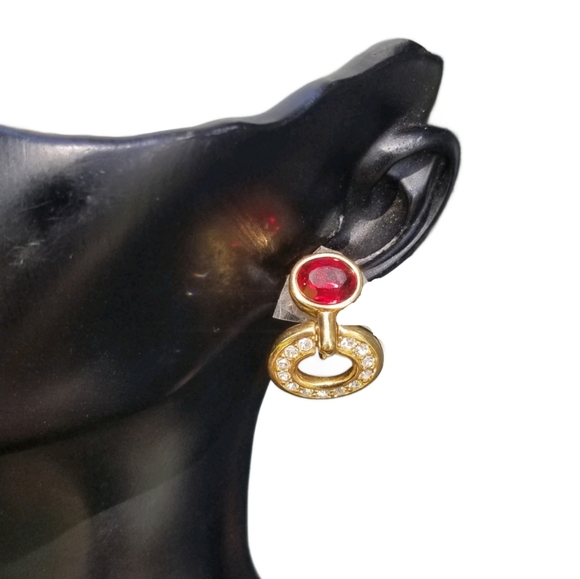 SWAROVSKI VINTAGE GOLDTONE & MAGENTA CRYSTAL DOORKNOCKER CLIP ON EARRINGS - Picture 2 of 6